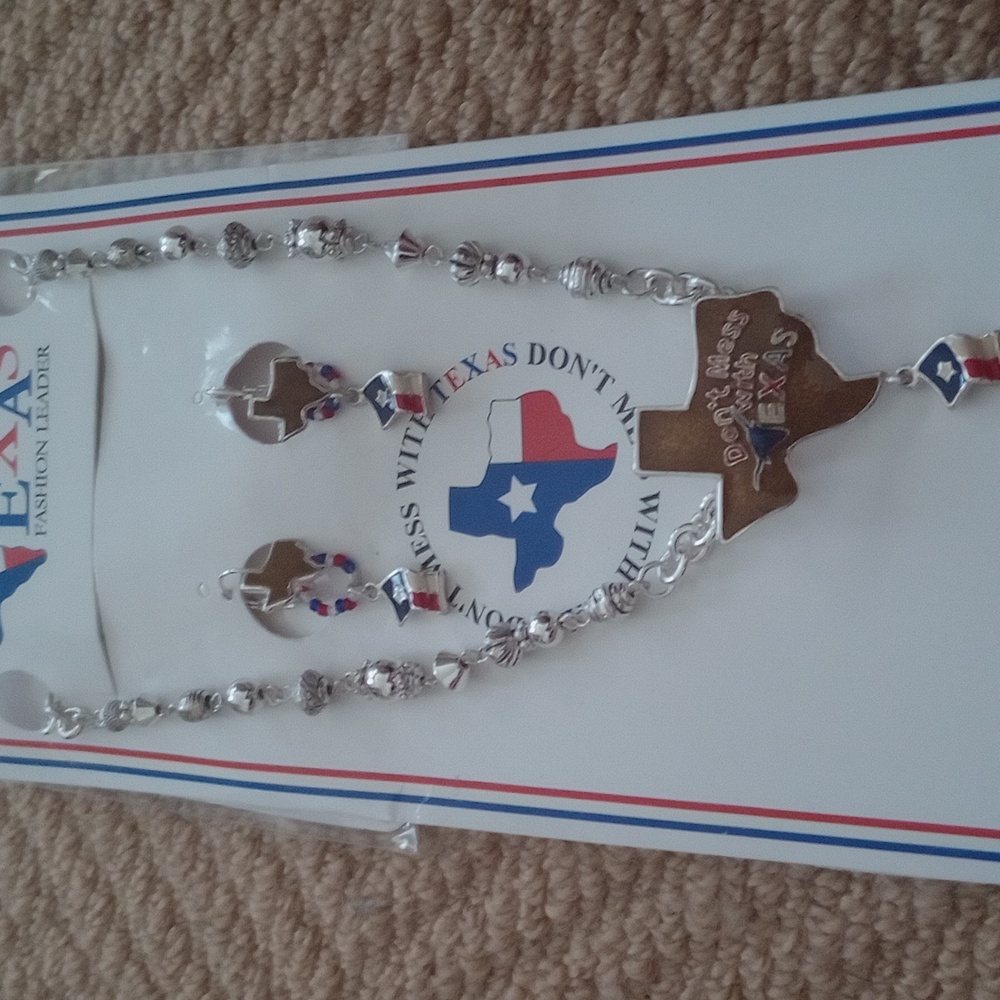 Bundle Only Texas State Charm Necklace & Earrings Set. " Don't Mess With Texas"